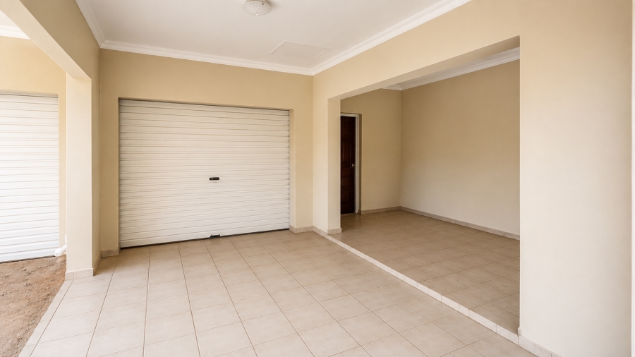 To Let 3 Bedroom Property for Rent in Flamwood North West